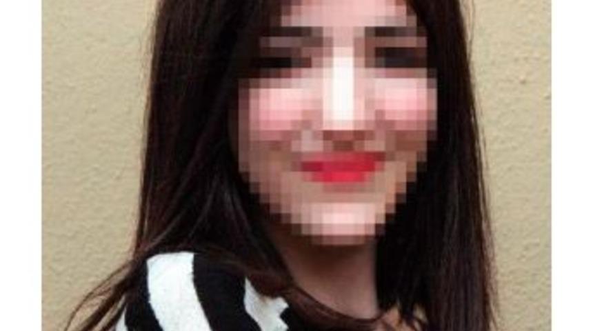 Burhaniye'de Bı&ccedil;aklı Saldırıya Uğrayan Iki Liseli Kızdan Biri Ağır Yaralandı