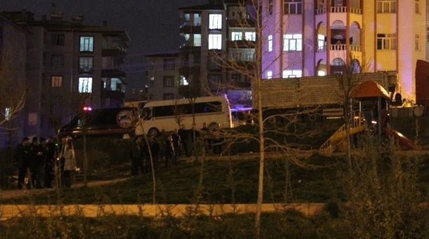 Silahla İntihar Etmek İsteyen Şahsı Polis İkna Etti