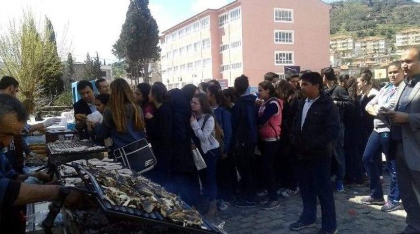 S&ouml;keli &Ouml;ğrencilere Balık Ziyafeti