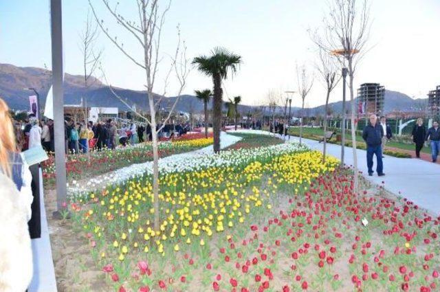 Manisa'nın Atatürk Kent Parkı Açıldı