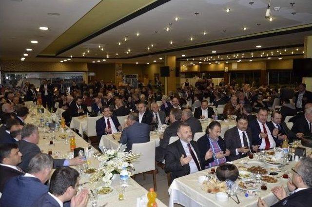 Ak Parti Trabzon İl Başkanlığından Geniş Katılımlı ‘birlik Ve Beraberlik’ Yemeği