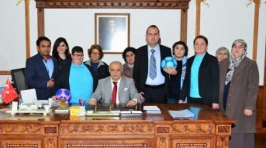 Otizmli &Ccedil;ocuklar Aileleri İle Birlikte Vali Şent&uuml;rk&rsquo;&uuml; Ziyaret Etti