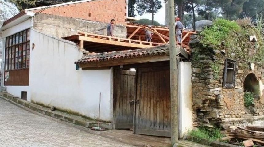 Birgi&rsquo;de Sokak Sağlıklaştırma &Ccedil;alışmaları S&uuml;r&uuml;yor