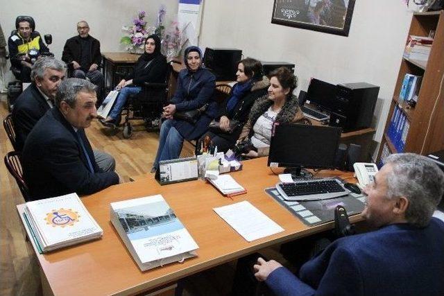 Elazığ İl Halk K&uuml;t&uuml;phanesi M&uuml;d&uuml;rl&uuml;ğ&uuml;&rsquo;nden Omurilik Fel&ccedil;leri Derneği&rsquo;ne Ziyaret 1