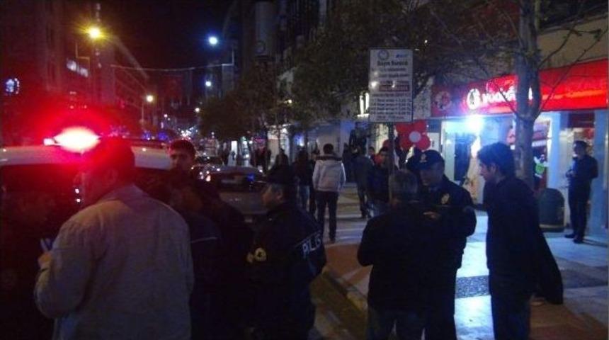 Manisa&rsquo;da Bı&ccedil;aklı Kavga: 3 Yaralı