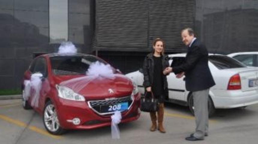 Talihli Arabayı Teslim Aldı