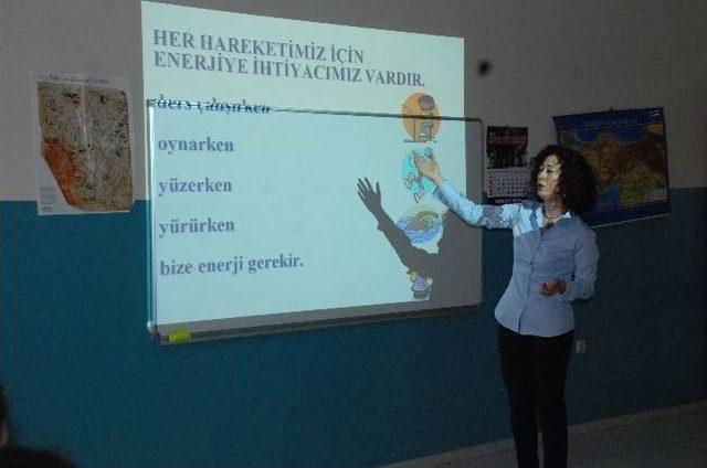 Aliağa’da Büyüme Çağındaki Çocuklara Seminer