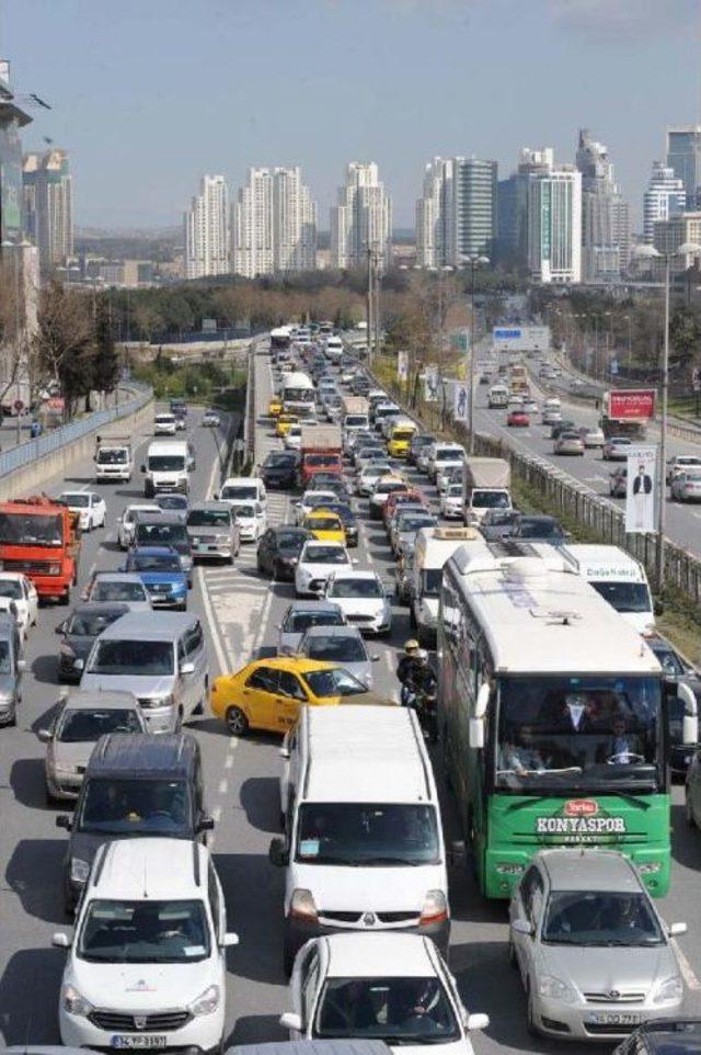 Sarıyer'de Patlatılan Şüpheli Paketten Dizüstü Bilgisayar Çıktı