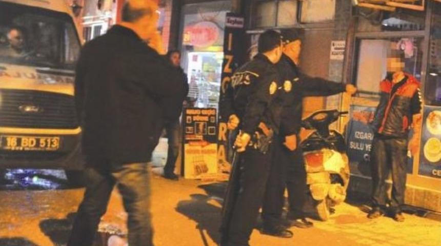 Orhangazi&rsquo;De, Bı&ccedil;akla Kendini Yaralayan Genci Polis G&uuml;&ccedil;l&uuml;kle Durdurdu