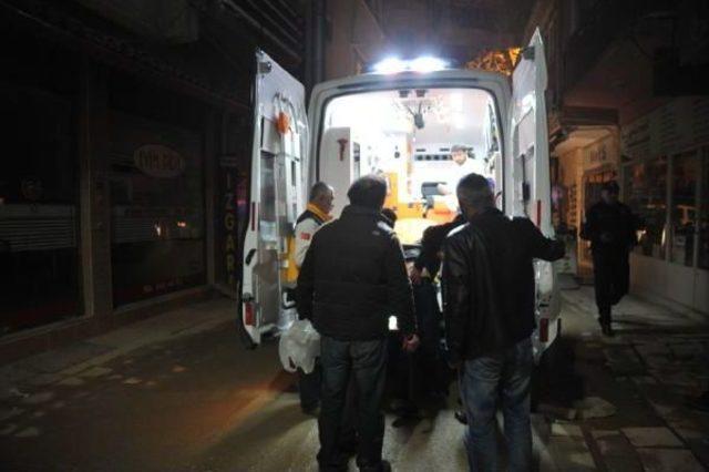 Orhangazi’De, Bıçakla Kendini Yaralayan Genci Polis Güçlükle Durdurdu