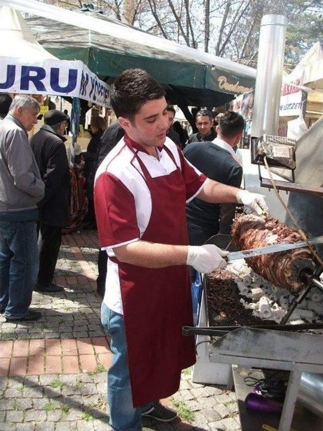 &rsquo;yana Yatmış D&ouml;ner&rsquo; Değil Cağ Kebabı 1