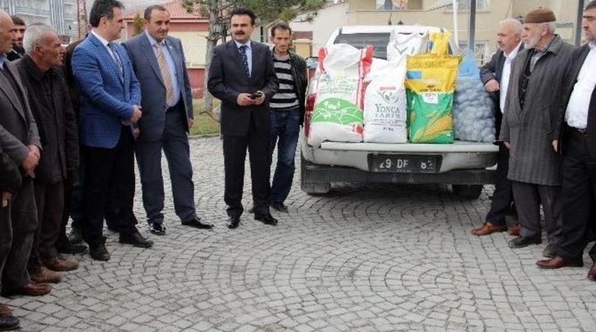 Kelkit&rsquo;te &Ccedil;ift&ccedil;ilere &Ouml;zel İdare Destekli Tohum Dağıtıldı