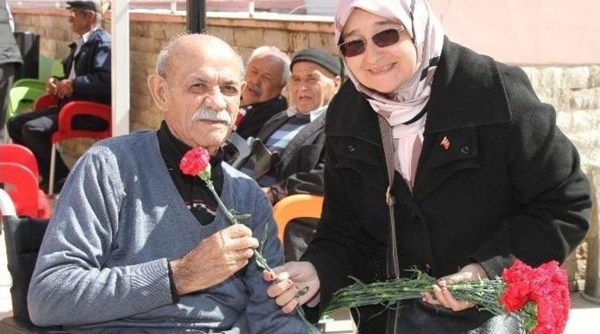 Kent Konseyi&rsquo;nden Huzurevi&rsquo;ne Ziyaret