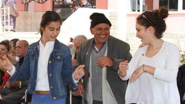 Kent Konseyi&rsquo;nden Huzurevi&rsquo;ne Ziyaret 2