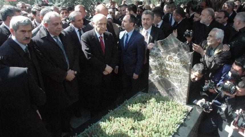 Alparslan T&uuml;rkeş, Mezarı Başında Anıldı