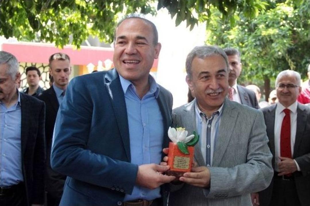 Portakal &Ccedil;i&ccedil;eği Karnavalı&rsquo;na &Uuml;nl&uuml; Akını