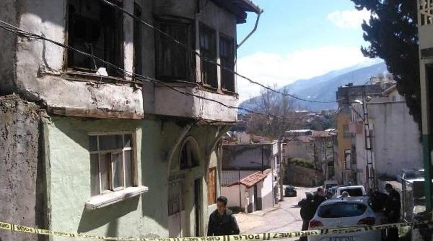 Polis &Ouml;len Kişinin Cebinden &Ccedil;ıkan Parayı Kardeşine Verdi
