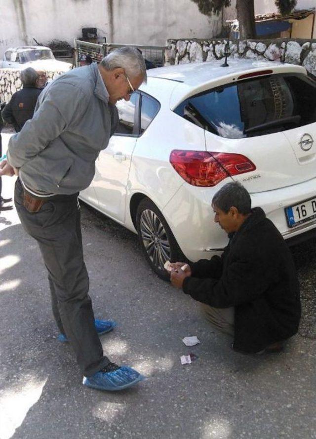 Polis Ölen Kişinin Cebinden Çıkan Parayı Kardeşine Verdi