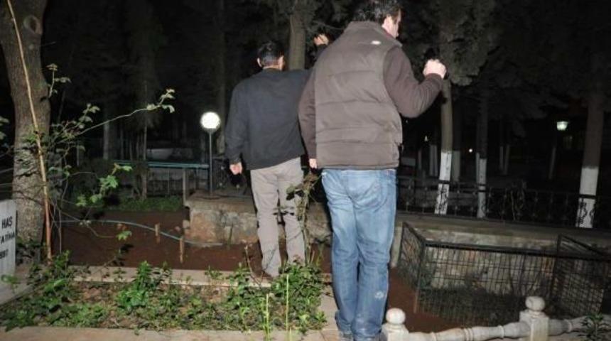 Polis, "mezarlıkta &Ouml;l&uuml;yorum" Diyen Kişiyi B&ouml;yle Aradı