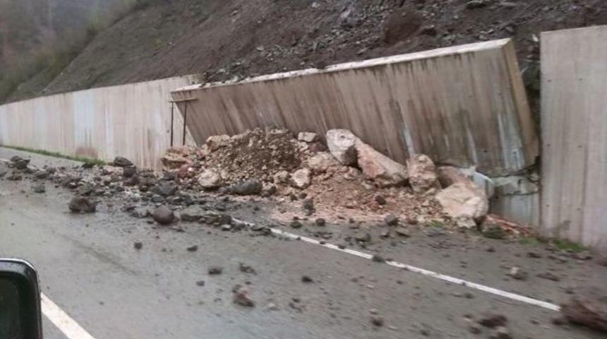 Tokat&rsquo;ta Uluslararası Karayolunda Heyelan