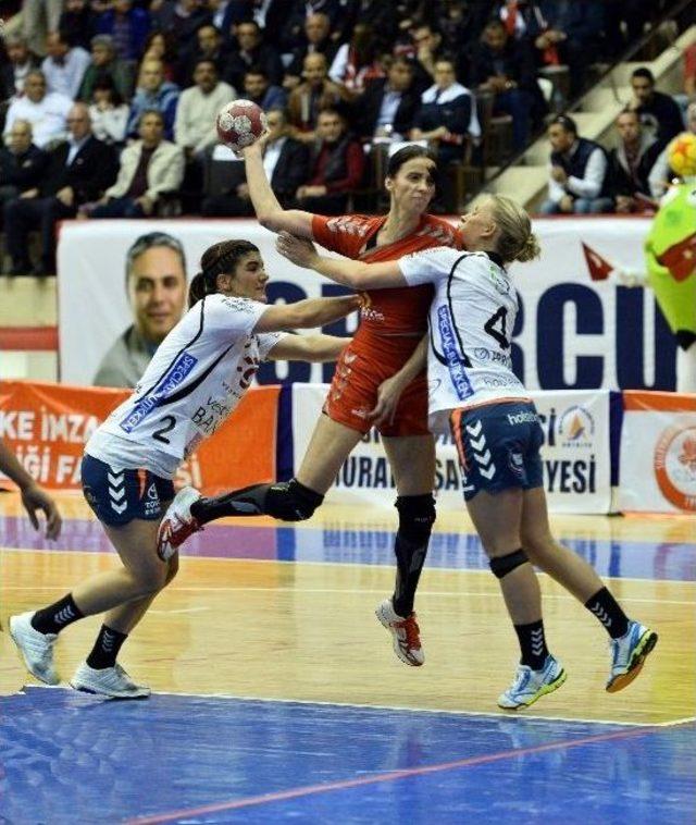 Ehf Yarı Final İlk Ma&ccedil;ında Mağlup Oldular 1