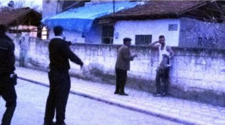 Polisi G&ouml;r&uuml;nce Cam Kırığı İle Tehdit Etti