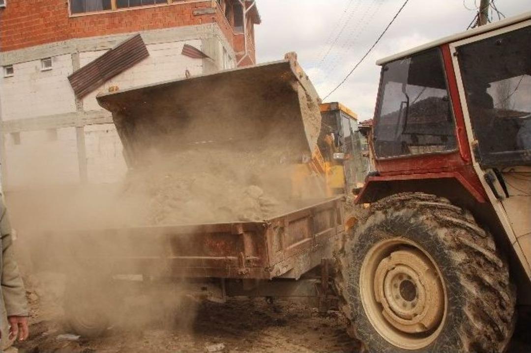 Evi Yanan K&ouml;yl&uuml;lerine Yeni Ev Yapmak İ&ccedil;in Seferber Oldular