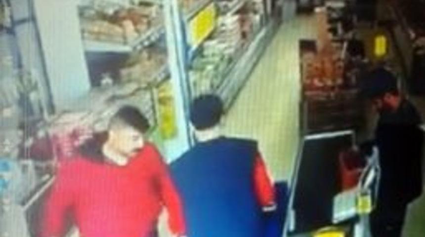 Bı&ccedil;aklı Gasp G&uuml;venlik Kamerasına Yansıdı