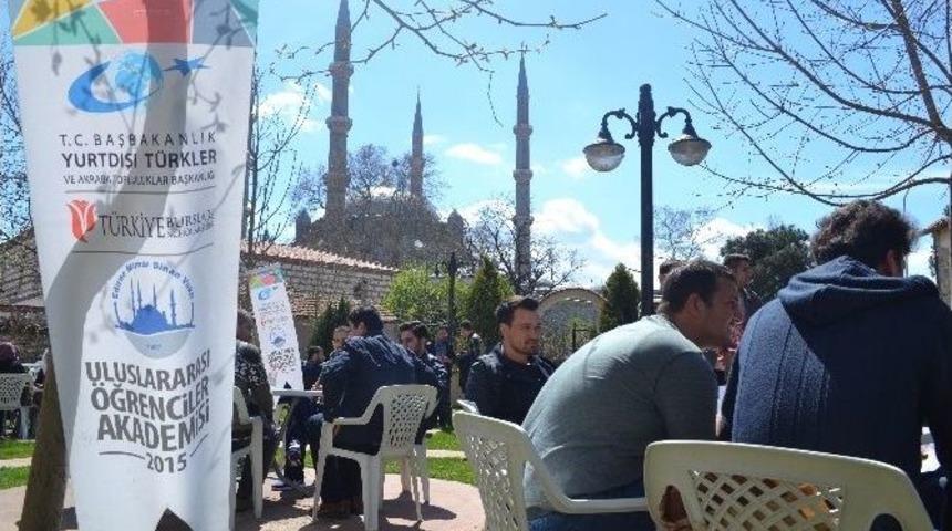 Uluslararası &Ouml;ğrenciler Akademisi Dostluk K&ouml;pr&uuml;s&uuml; Oluyor