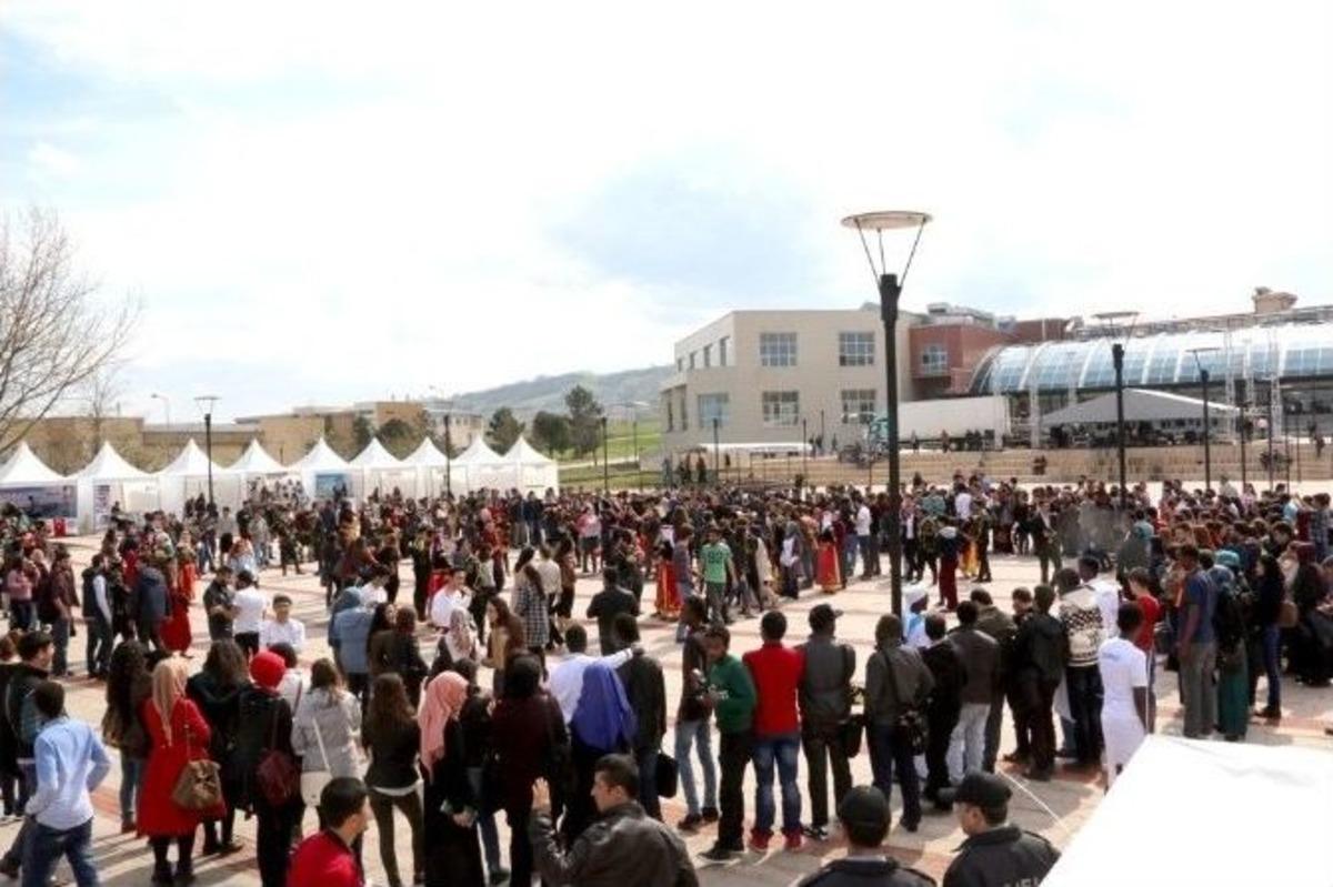 Uluslararası &Ouml;ğrencilerden Coşkulu 40. Yıl Şenliği