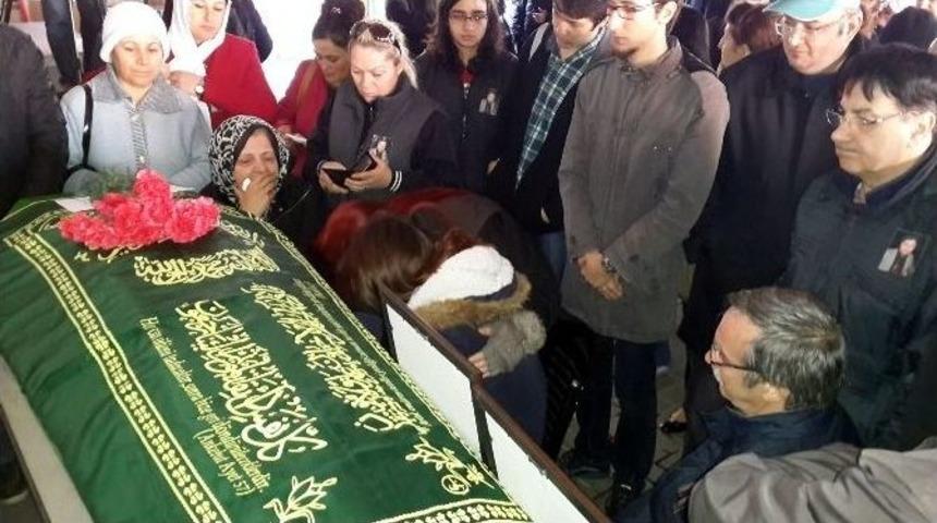 Kalp Krizi Ge&ccedil;iren &Ouml;ğretmen Son Yolculuğuna Uğurlandı