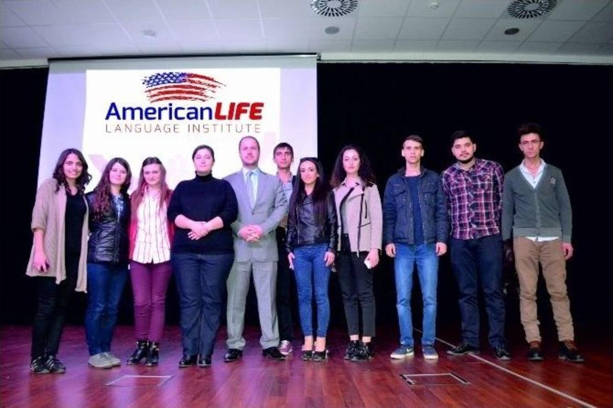 &Uuml;niversiteliler Dış Ticarette Yabancı Dilin &Ouml;nemini &Ouml;ğrendi