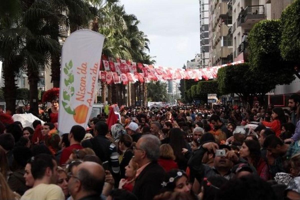 Portakal &Ccedil;i&ccedil;eği Karnavalı&rsquo;nın Kortejine Binlerce Kişi Katıldı