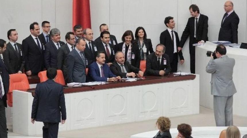 Bakan &Ccedil;elik&rsquo;in Duygulandığı An