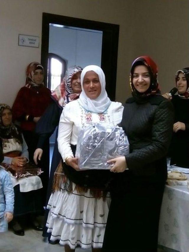 Mahalle Konağında &Ccedil;orba Yarışması 1