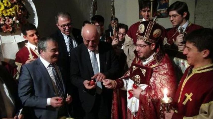 Paskalya Bayramında Yumurtalar Tokuştu