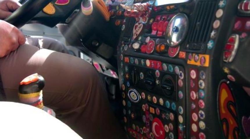 Hi&ccedil; Kullanamadığı Arabasını Gelin Gibi S&uuml;sledi