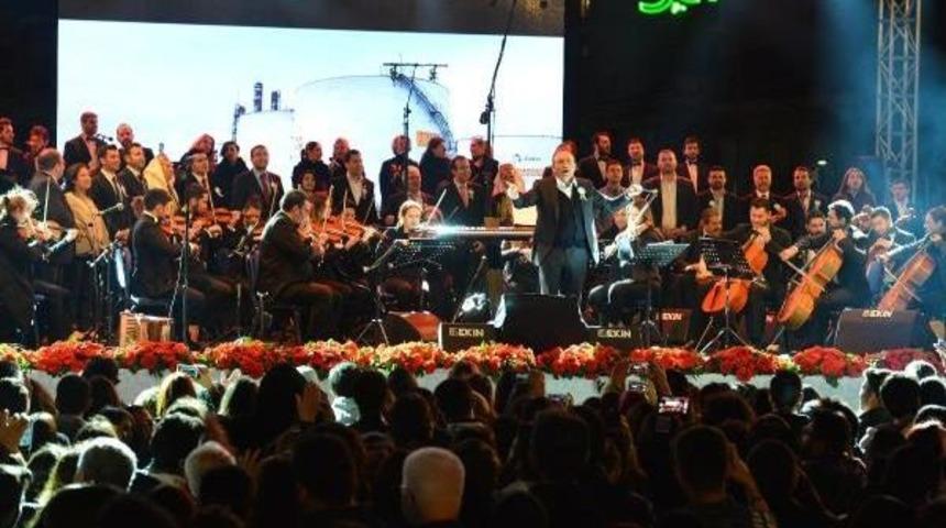 Petkim'in 50'nci Yılı Nedeniyle İzmir'de Meydan Konseri