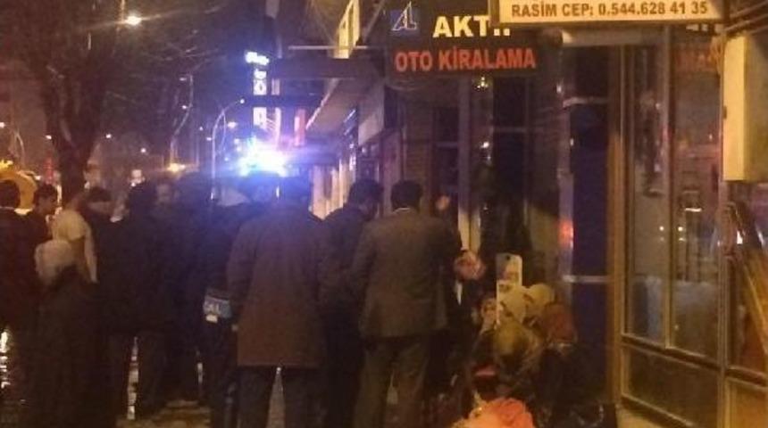 Suriyeli M&uuml;ltecilerin Kaldığı &Ccedil;atı Katında &Ccedil;ıkan Yangın Korkuttu