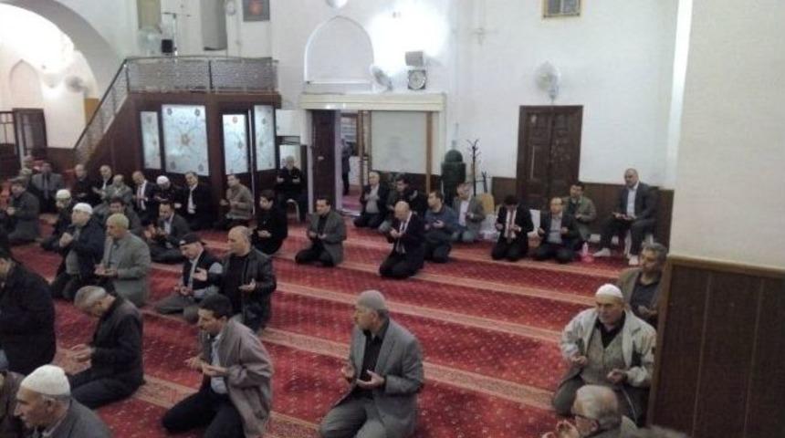 Şehit Savcı Kiraz İ&ccedil;in Manisa&rsquo;da Gıyabi Cenaze Namazı Kılındı