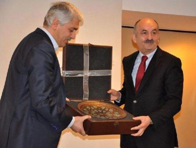 M&uuml;ezzinoğlu: Bu Millete 150 Yıldır Kır Tavuğu Muamelesi Yaptılar 1