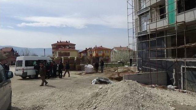 İnşaatta D&uuml;şen Kalıp Ustası &Ouml;ld&uuml; 1