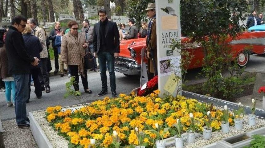 Sevenleri Sadri Alışık&rsquo;ın Doğum G&uuml;n&uuml;n&uuml; Kutladı