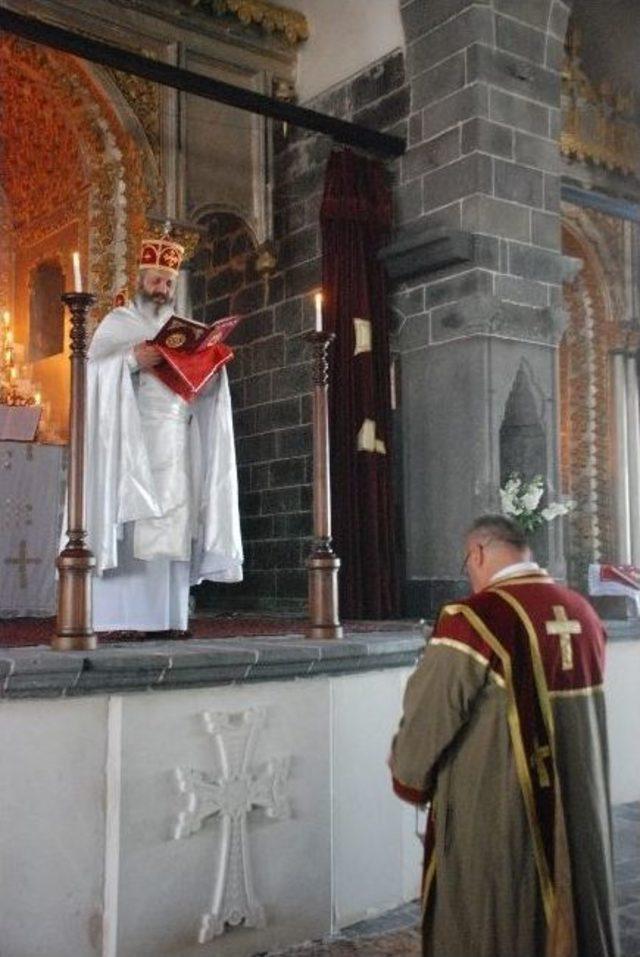 Diyarbakır’da Paskalya Bayramı Kutlandı