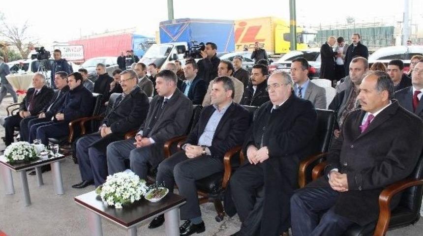 Toplanan Ayakkabılar T&ouml;renle Teslim Edildi