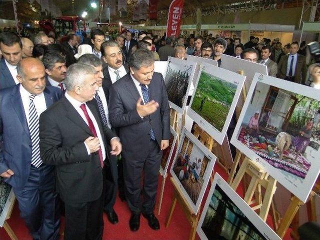 Tarım Ve İnsan Konulu Resim Sergisi Açıldı