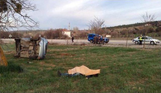 Takla Atan Otomobilden Tarlaya Savrulup Öldü