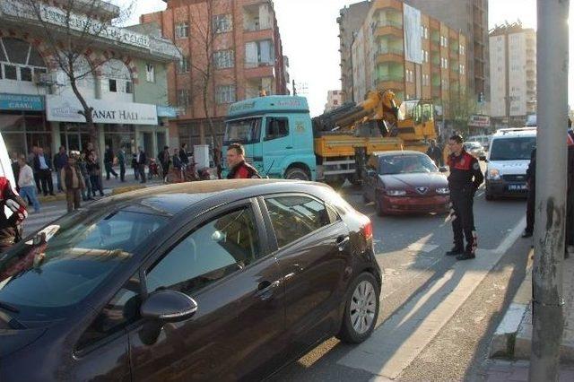 Adıyaman’da 3 Araç Birbirine Girdi