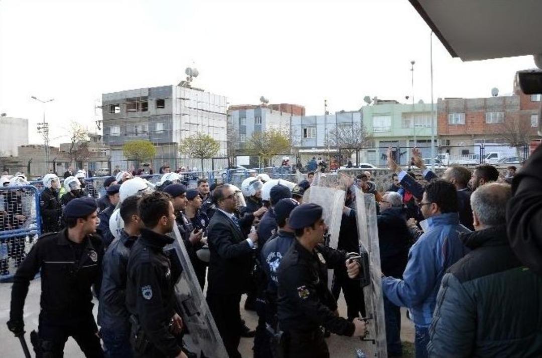 B&ouml;lgesel Amat&ouml;r Lig&rsquo;de Taraftar İle Polis Birbirine Girdi