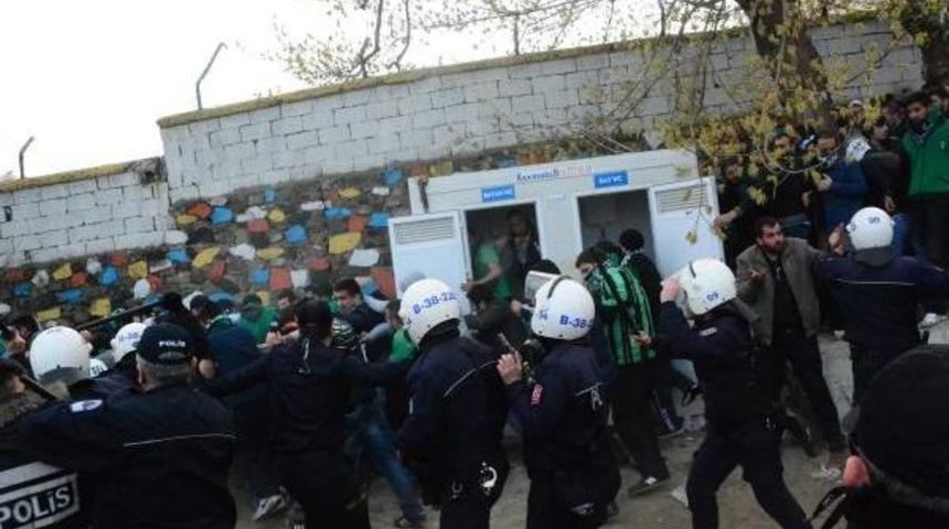 Tekirdağspor Şampiyon Oldu, Kocaelispor Trib&uuml;n&uuml;nde Olaylar &Ccedil;ıktı